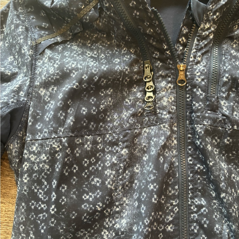 Lululemon Navy Patterned Jacket - image 3